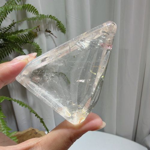 天然透体带彩白水晶方盘子摆件：76*61*23mm,重：151.5g，63号