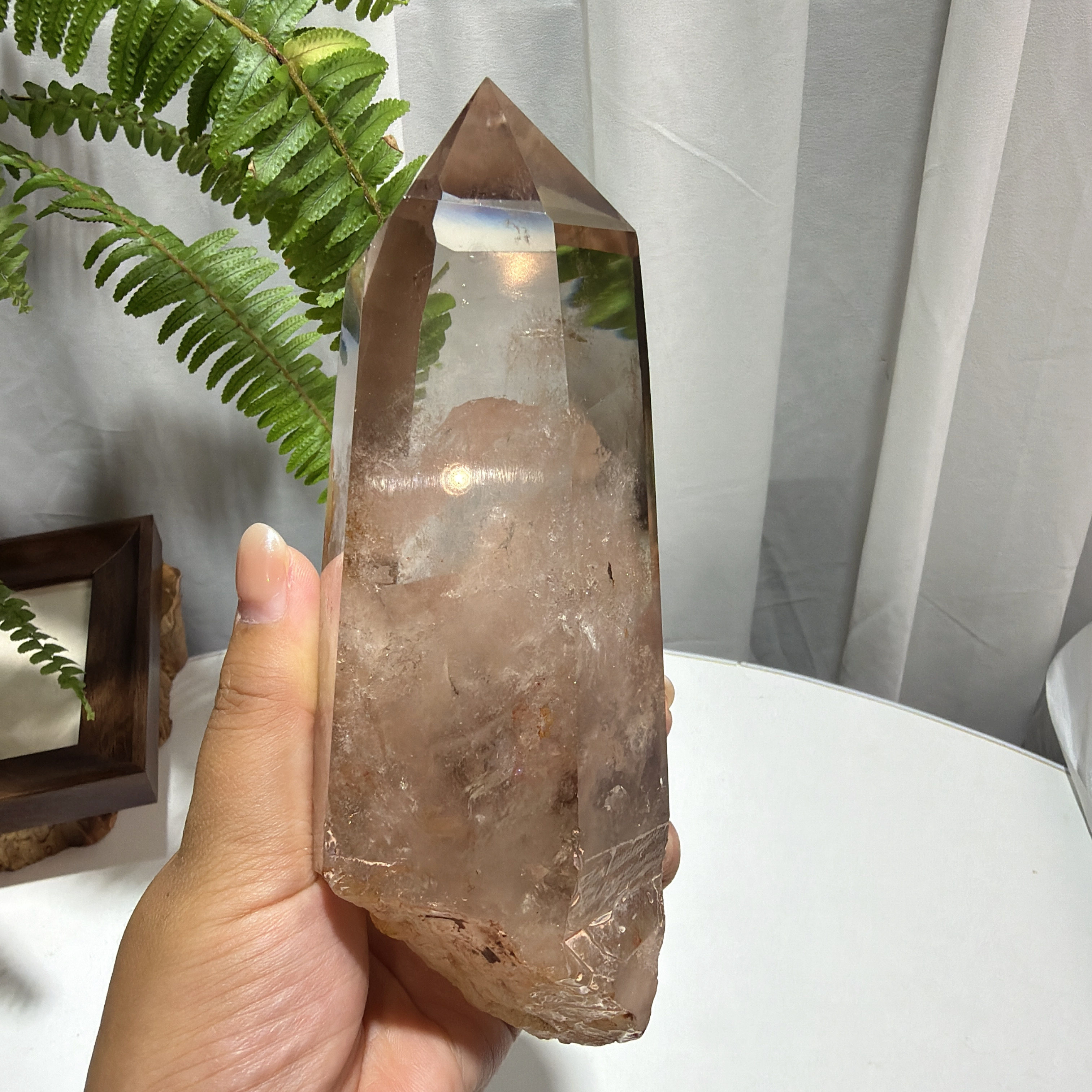 天然茶粉阿塞水晶柱爆彩裸石16*6.3cm重：670g可定制底座，352号