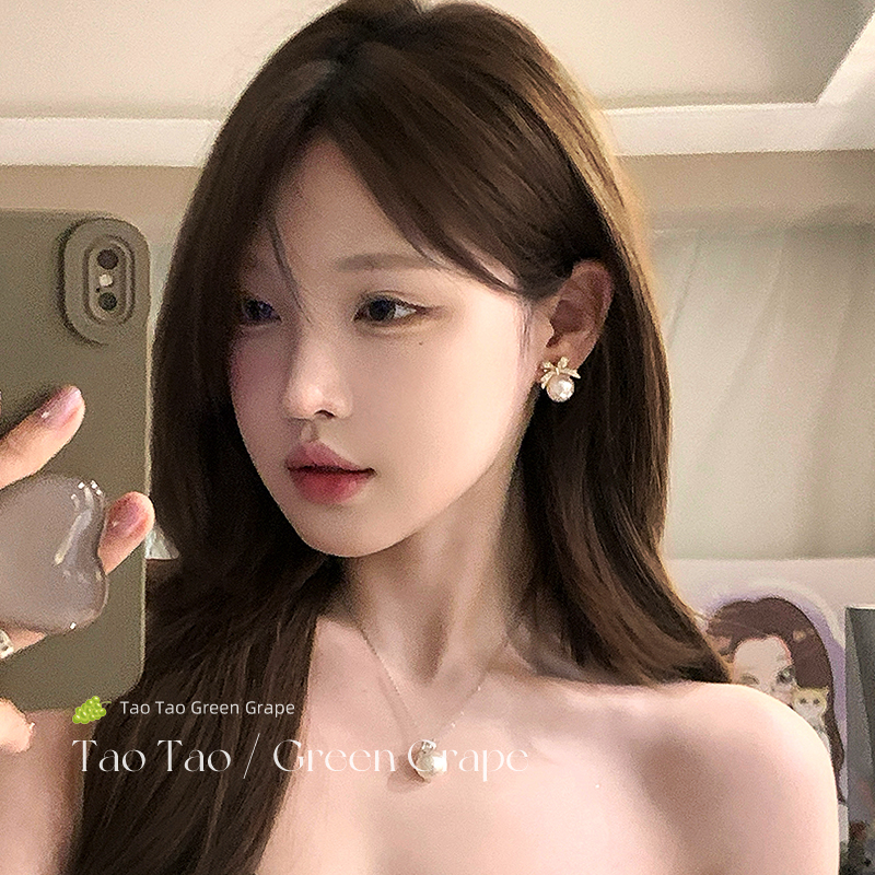 适合夏天的精致蝴蝶结珍珠耳环