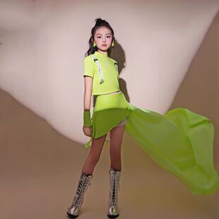 女童复古港风T台走秀演出服多巴胺荧光绿拖尾潮酷短袖表演服运动