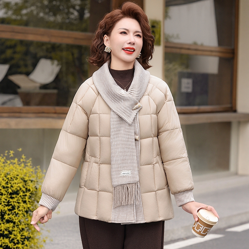 贵夫人妈妈冬装外套2025新款品牌中老年妇女秋冬围巾棉袄洋气加厚