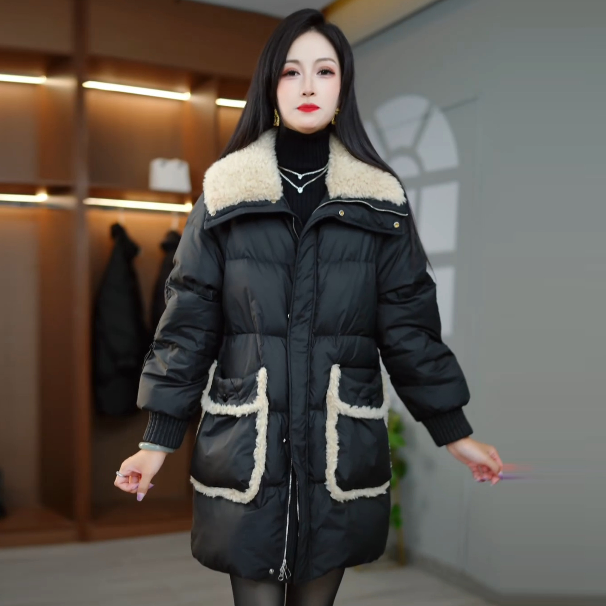 羊羔毛领中长款羽绒服2025冬季中老年妈妈装加厚保暖时尚气质外套