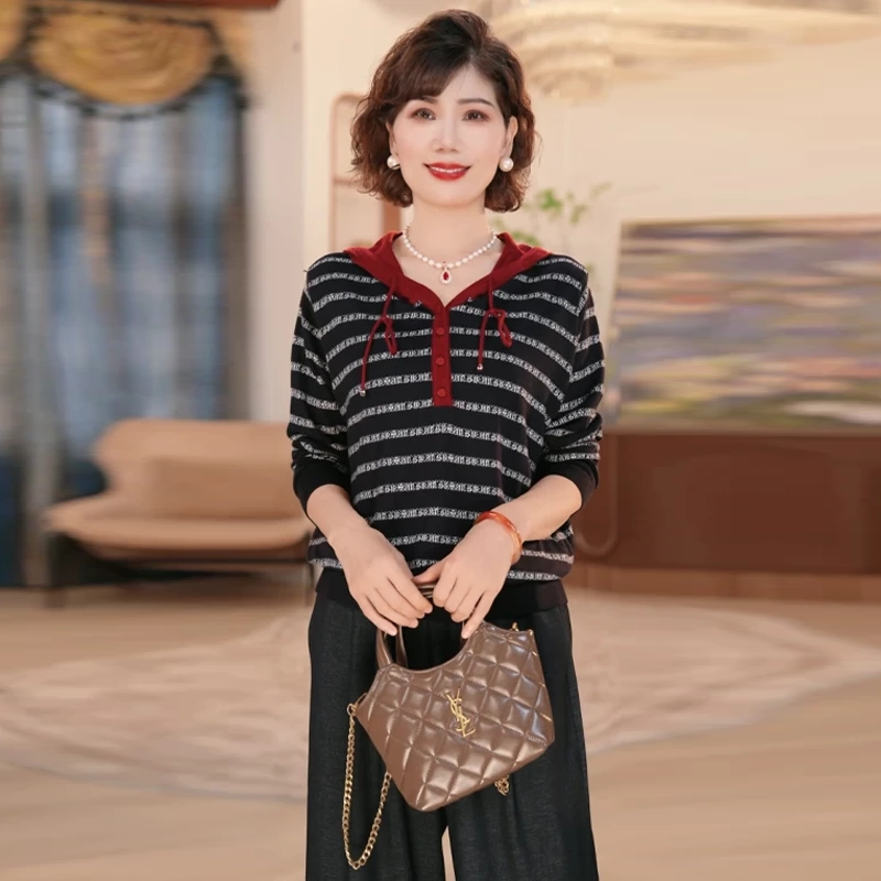 秋季节年轻妈妈秋时尚连帽套装2025新款洋气中老年上衣服两件套