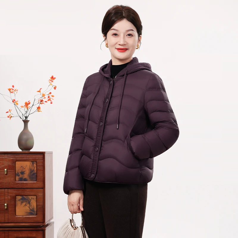 中老年妈妈冬季羽绒短款连帽外套2025年新款90绒宽松减龄时尚上衣