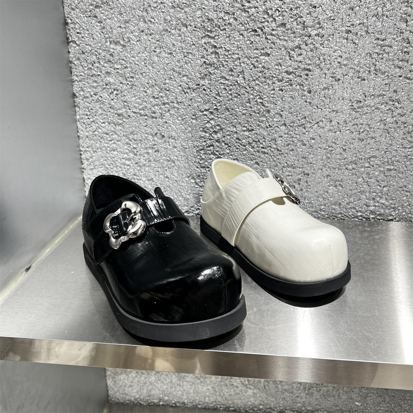 欧洲站女鞋2026春季新款欧货真皮松糕厚底魔术贴英伦风单鞋乐福鞋