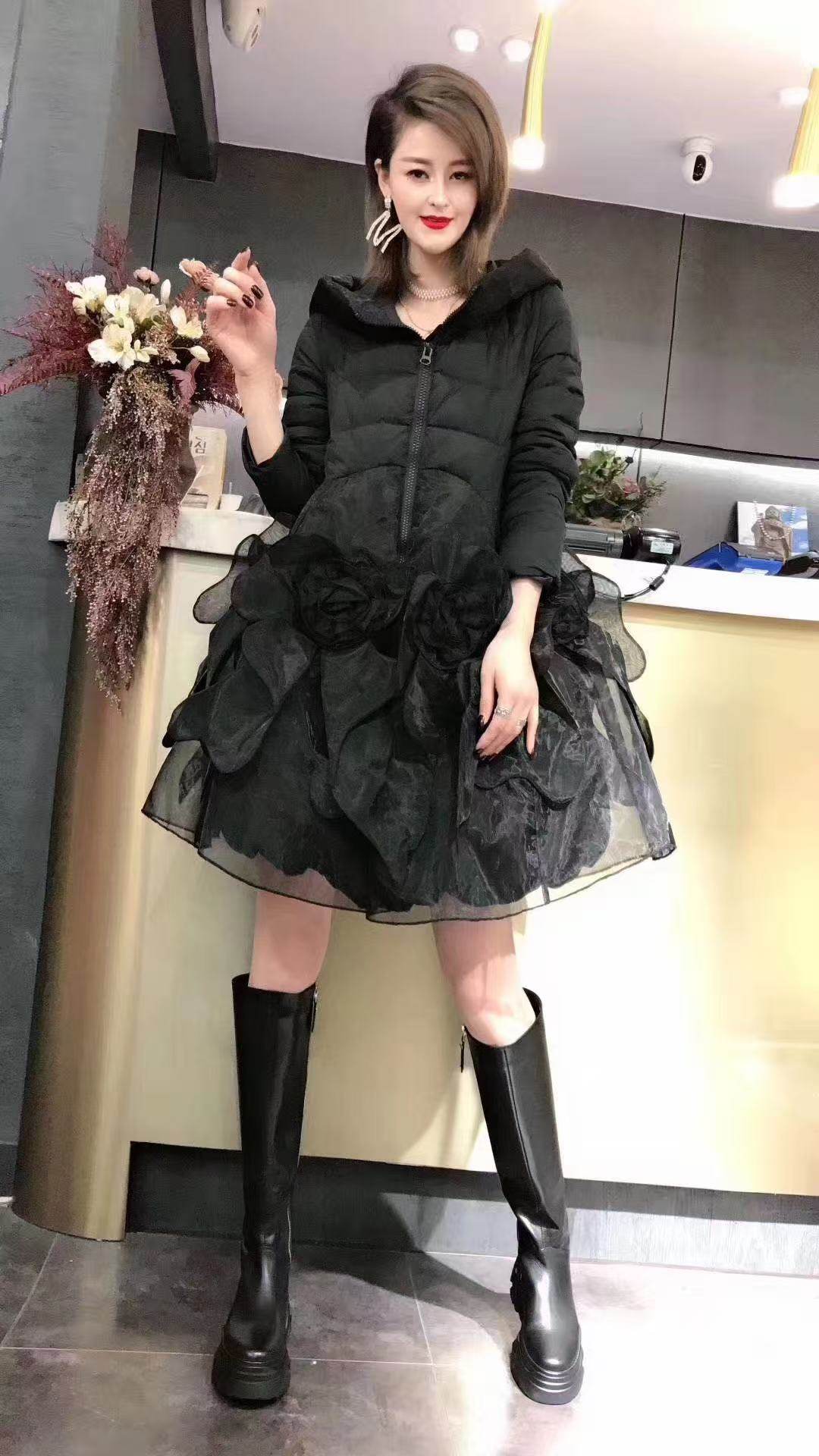 冬季新款白鸭绒连帽宽松a字立体盘花大摆前中拉链个性显瘦羽绒服