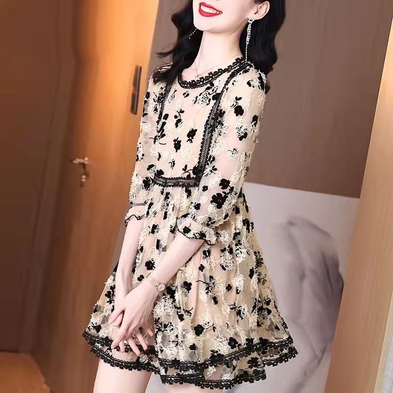 时尚大码网纱拼接蕾丝绣花连衣裙女春夏新款中长显瘦宽松裙