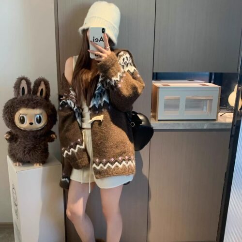 Morden 费尔岛秋冬牛角扣复古提花宽松羊毛针织开衫毛衣外套女