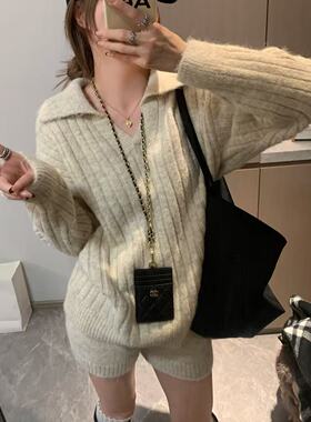 Morden 慵懒 毛绒软糯保暖百搭翻领坑条毛衣上衣+高腰短裤套装女