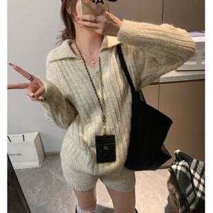 Morden 慵懒 毛绒软糯保暖百搭翻领坑条毛衣上衣+高腰短裤套装女