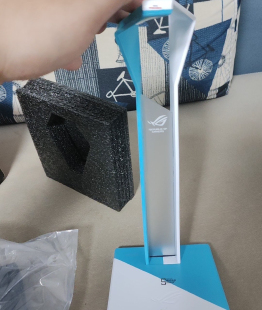 议价rog独角兽qi耳机支架 带无线充电 箱子配件齐全 已改色