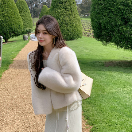 ByYou冬季新款白色v领环保水貂毛皮草外套女短款皮毛一体毛毛大衣