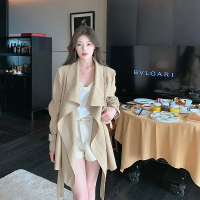 短款风衣外套带薄垫肩