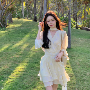 ByYou 夏季喇叭袖v领黄色碎花雪纺连衣裙收腰显瘦a字仙女印花短裙