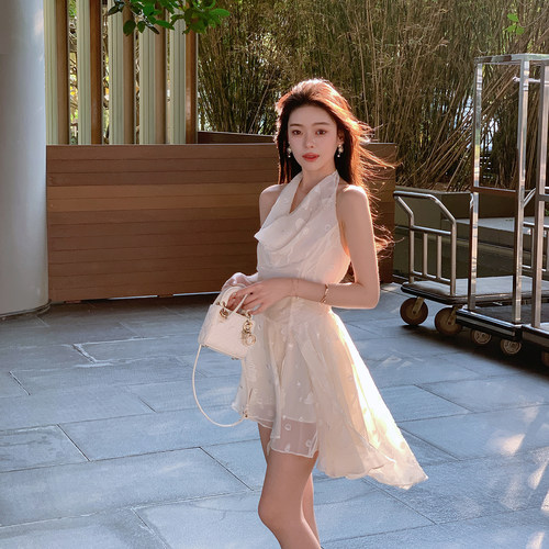 ByYou 夏季新款米色荡领挂脖露肩鱼骨收腰碎花连衣裙a字仙女短裙