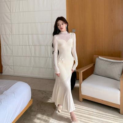 半高领羊毛针织连衣裙