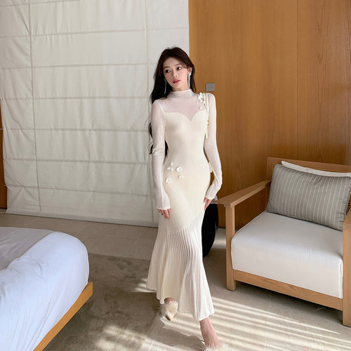 半高领羊毛针织连衣裙