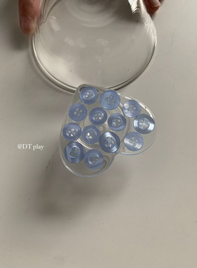 DT play这一抹蓝色爱心纽扣手机支架适用于iphone13pro/14promax苹果11/12/14/15/16promax手机壳