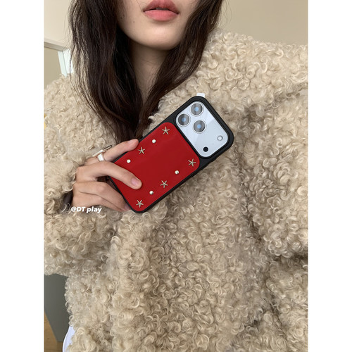 DT play 小众铆钉丝绒红色新年圣诞韩国ins博主小众设计适用于iphone17promax/16/15苹果14/13手机壳保护套