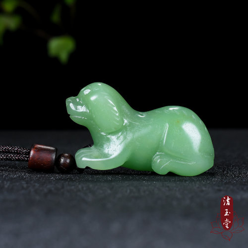 天然疆绿东陵石狗吊坠