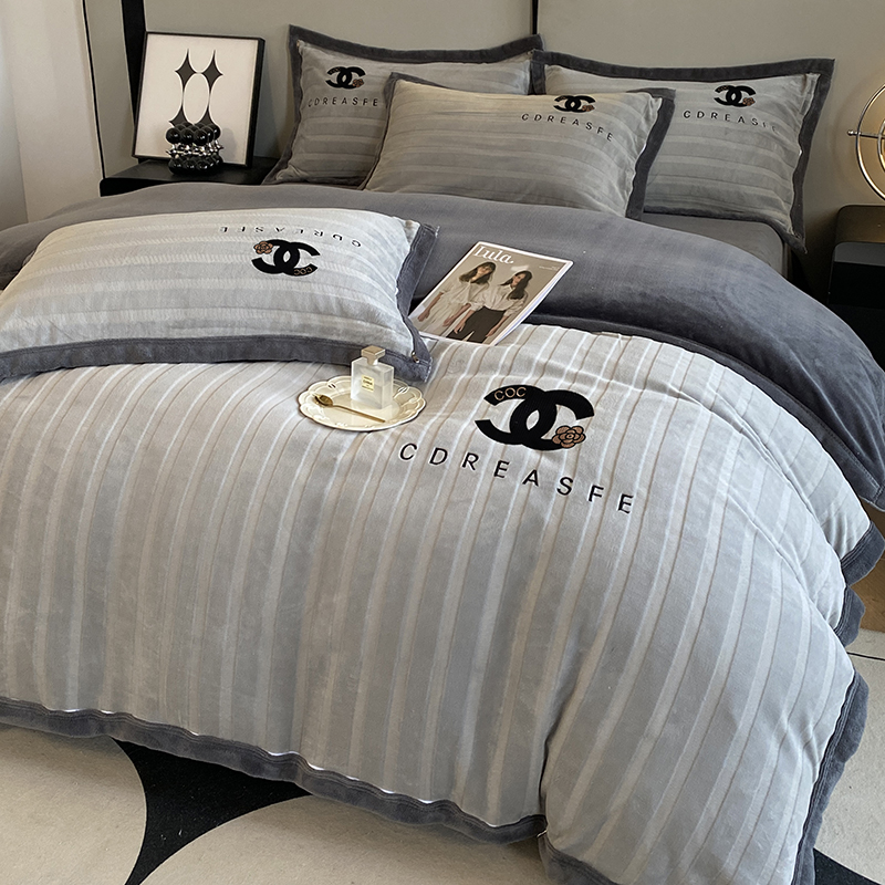 牛奶绒刺绣四件套冬季加厚被套