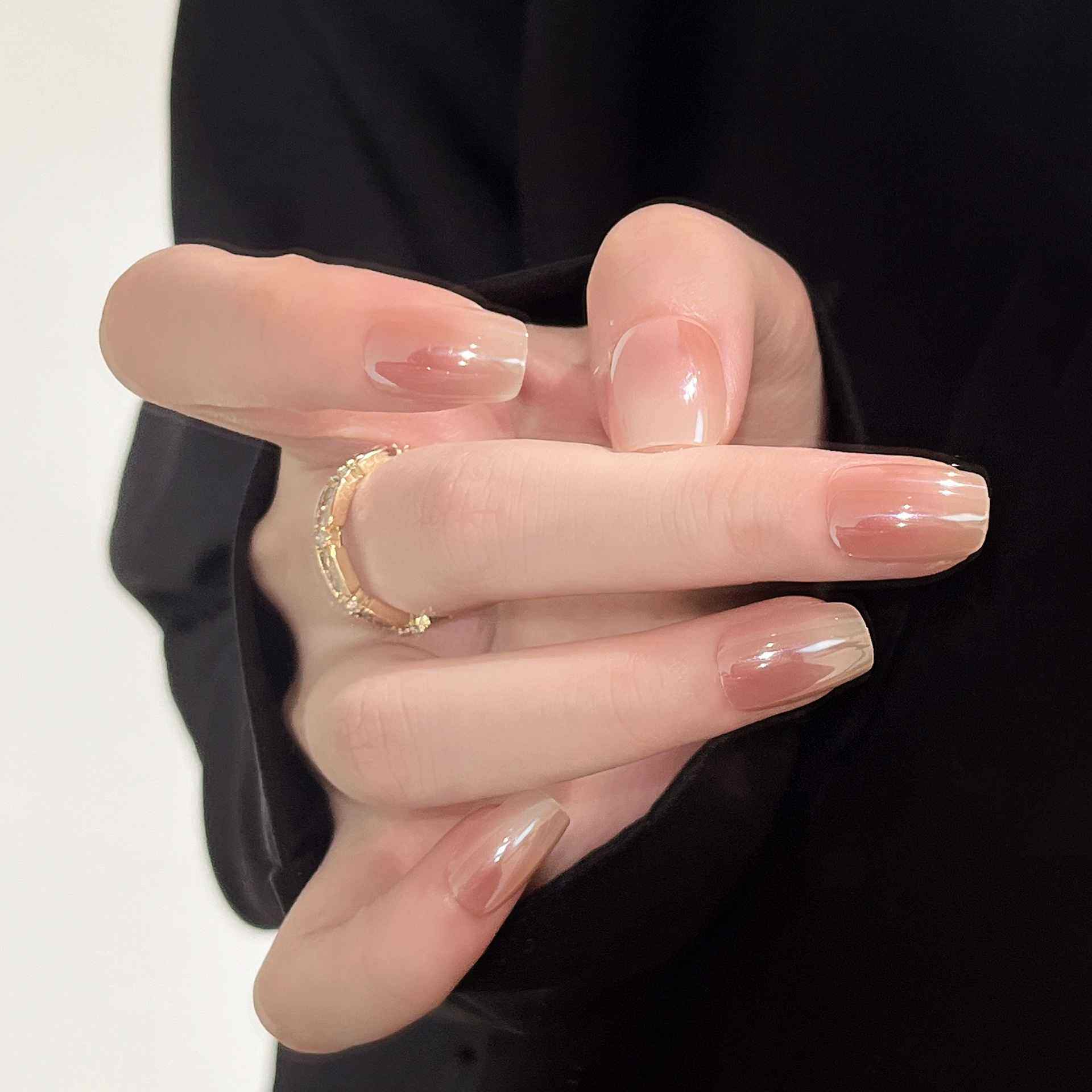 【片】小红书热卖爆款海莉同款渐变美甲穿戴甲片高级简约显白