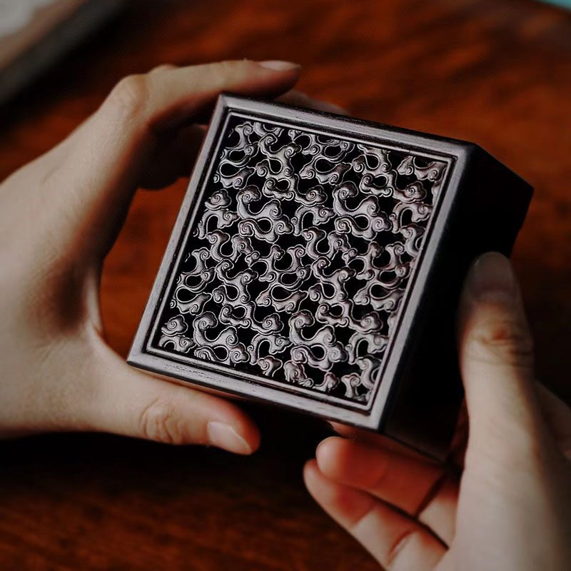 红木紫光檀盘织纹香盒案上点盘香盒