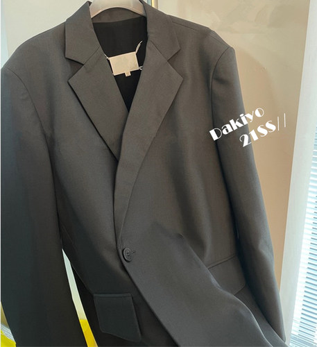 宽松百搭风开叉西装外套