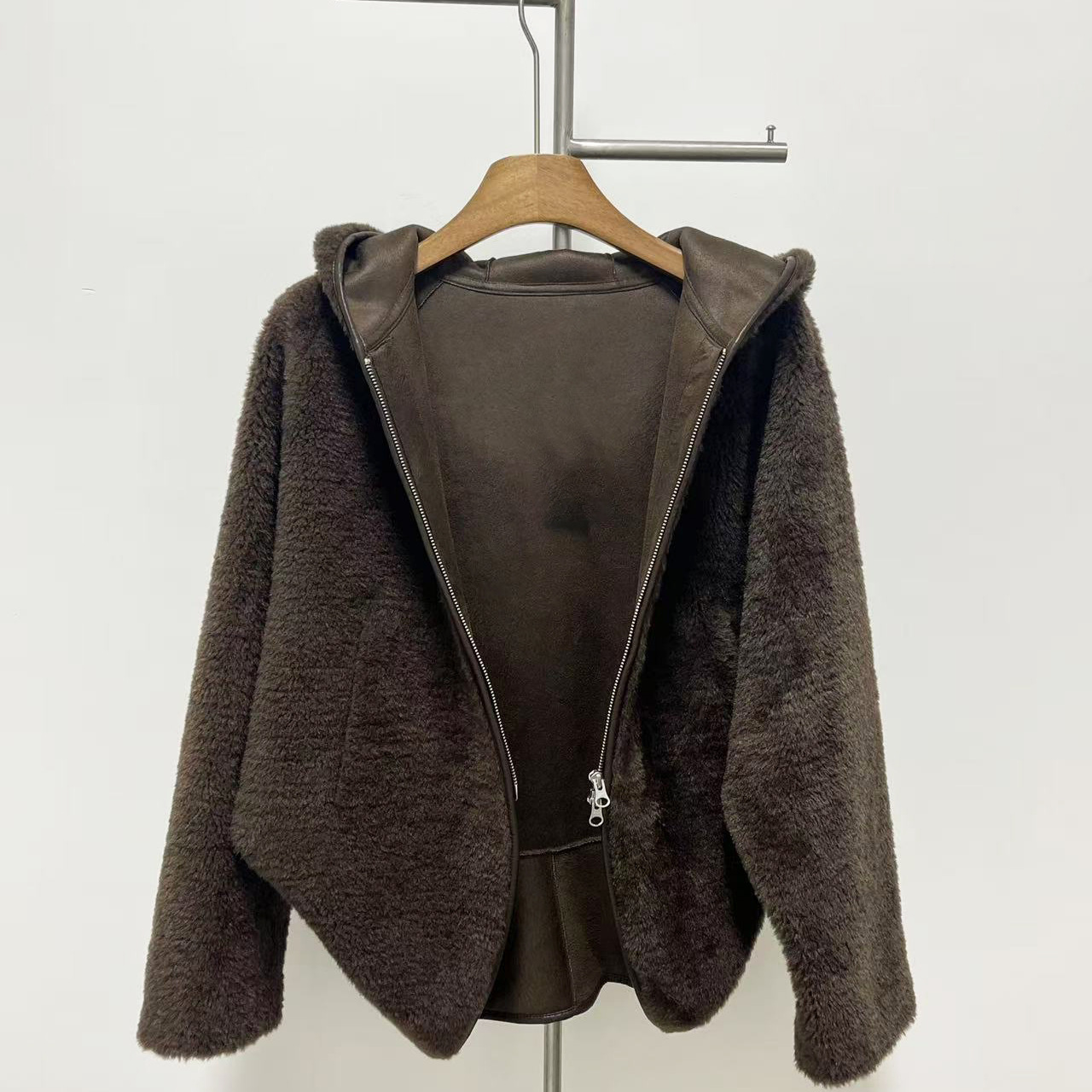 正确版RA小众设计 秋冬上新弧形羊羔绒外套上衣女 咖色