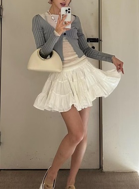 RERALY Bella 约会街头 短款低腰碎褶蓬蓬裙(带安全裤）黑色/白色