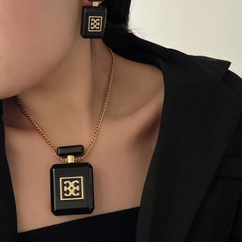 欧美T家设计香水瓶树脂吊坠项链大LOGO时尚小众耳环百搭气质耳饰
