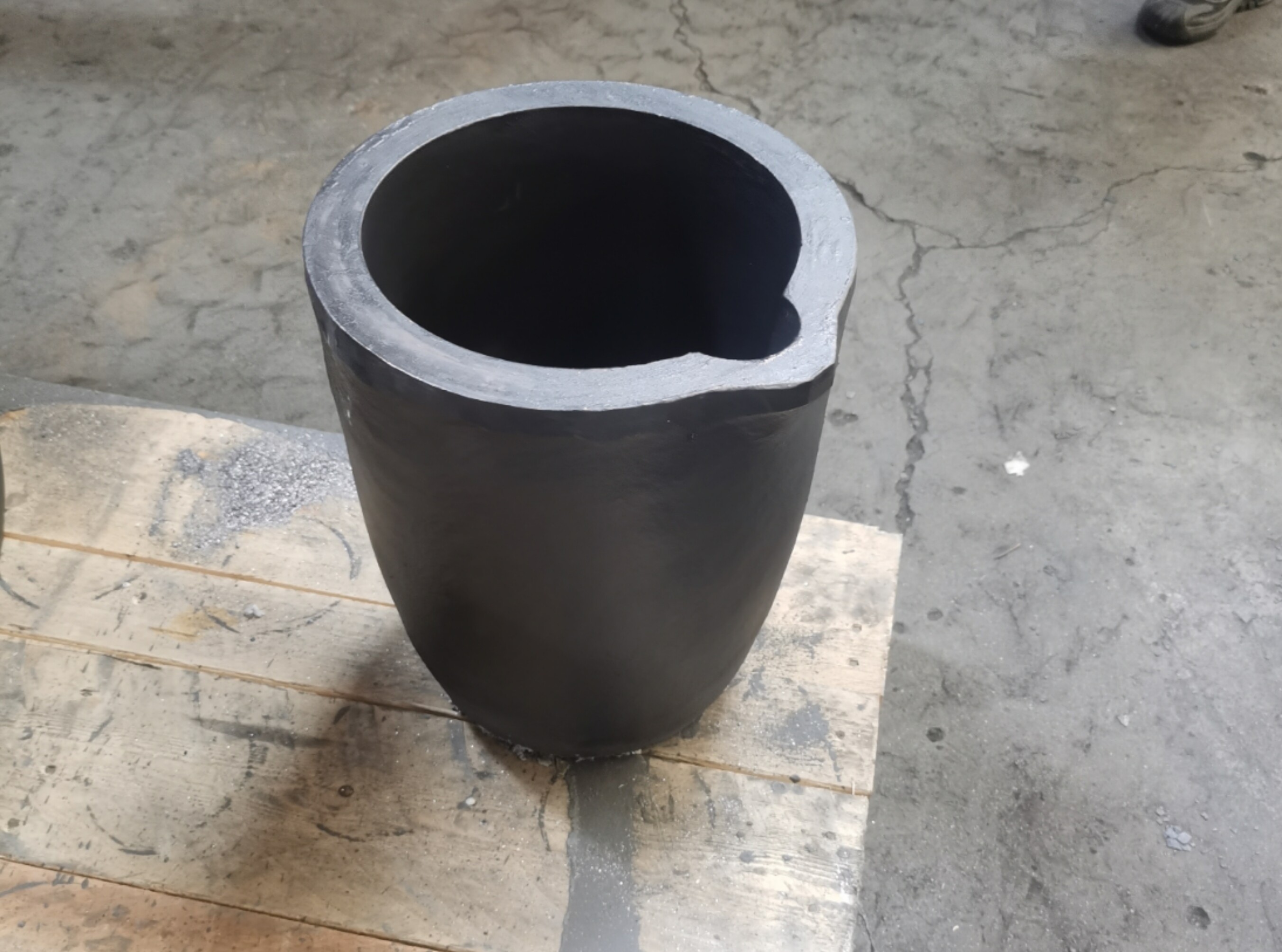石墨坩埚融化耐火烧耐高温粘土熔炼有色金属炼铜坩埚模具