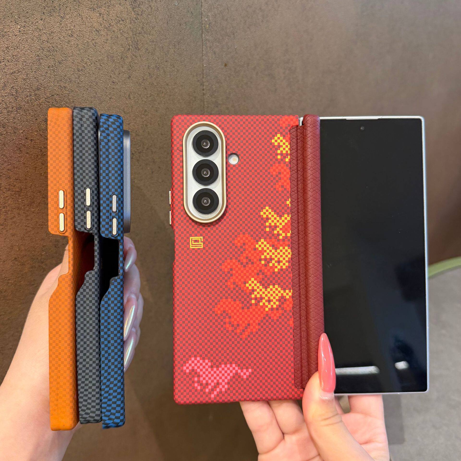 适用三星zfold7万马奔腾手机壳w26磁吸碳纤维纹FOLD6双