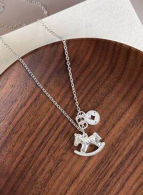 马上有钱小马项链高级感轻奢小众国潮新中式项链摇摇木马锁骨链女