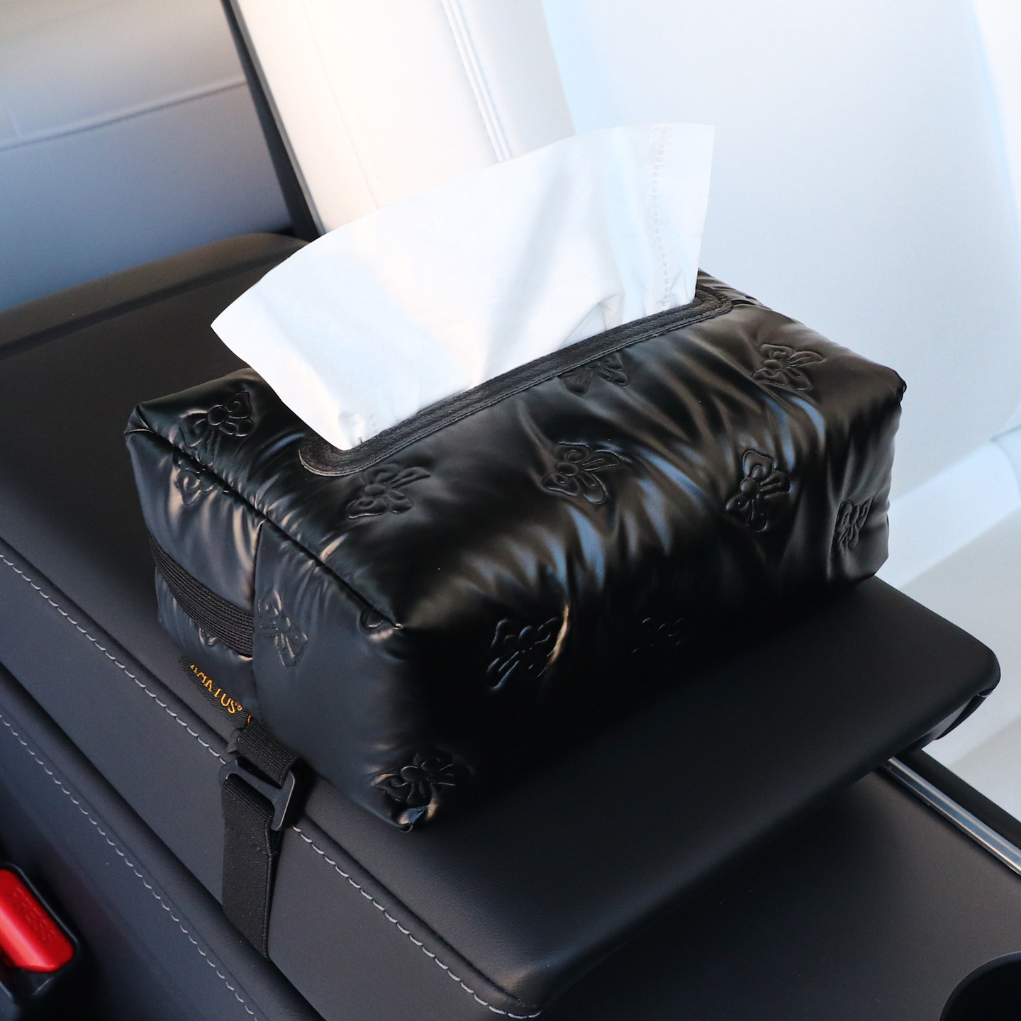 车载纸巾盒汽车椅背扶手箱遮阳板挂式抽纸盒女士车内高级感纸巾套