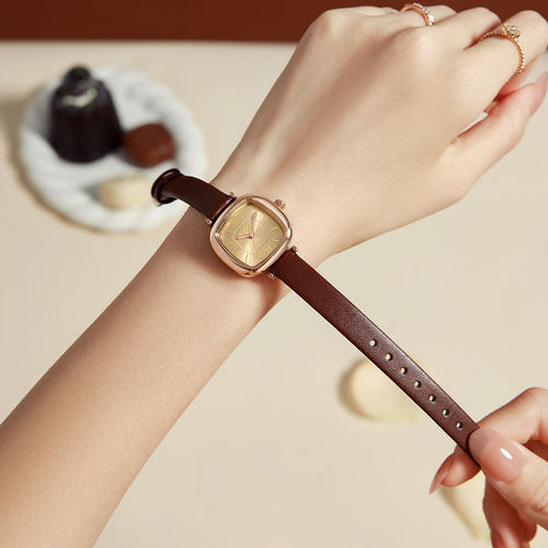 FILA斐乐手表女款轻奢小众复古小方表女生七夕送礼物腕表女士6572