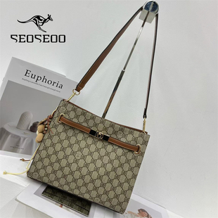 南澳九州袋鼠女包2026新款印花托特包轻奢高级通勤水桶单肩斜挎包