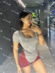 KIYA PEACH 顾性感大U领皱褶瑜伽上衣xr外衫女显瘦运动短袖修身