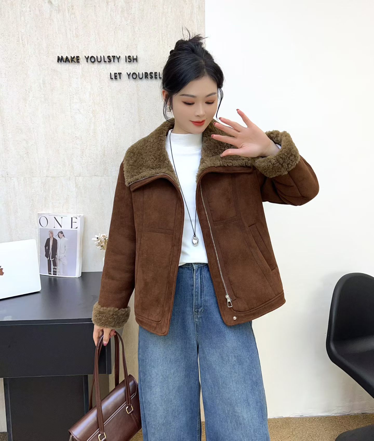 2025冬季新款时尚洋气翻领皮毛外套女中老年妈妈装高贵优雅大气