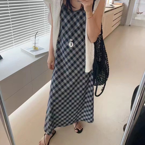 BE YOUR SELF-26夏上新清新格纹可调节吊带连衣裙q68668