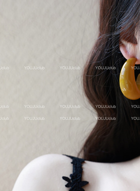 YOUJUclub-黄昏故事~简约大气复古港风白色亚克力黄色c形耳环耳夹