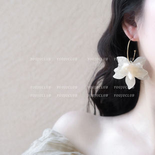 YOUJUclub-雅韵风华~超仙花朵棕色耳环夸张气质白色蚊香盘耳夹女