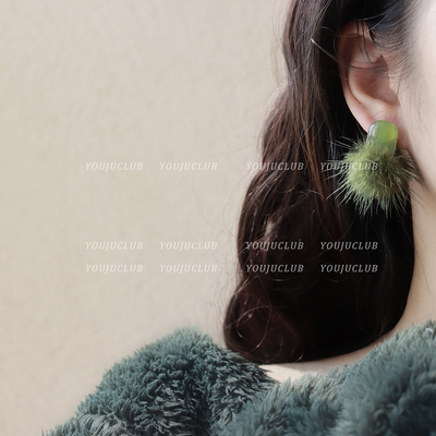 俏皮绿色水貂毛球少女耳环