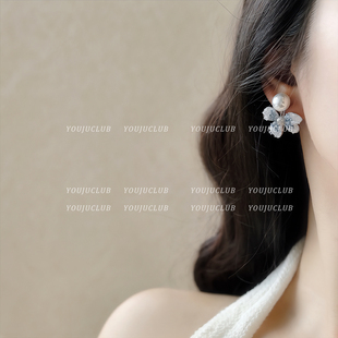 YOUJUclub 淡蓝色水晶温柔花朵珍珠耳钉耳环蚊香盘耳夹 冰清睡莲