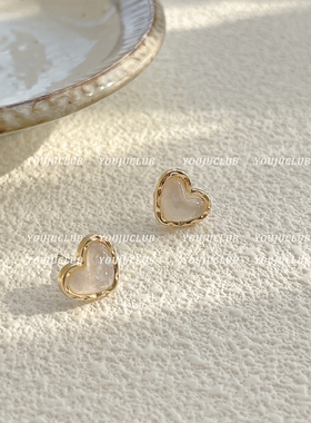 YOUJUclub-粼粼微光 复古温柔新款简约奶白色小爱心气质耳钉耳夹