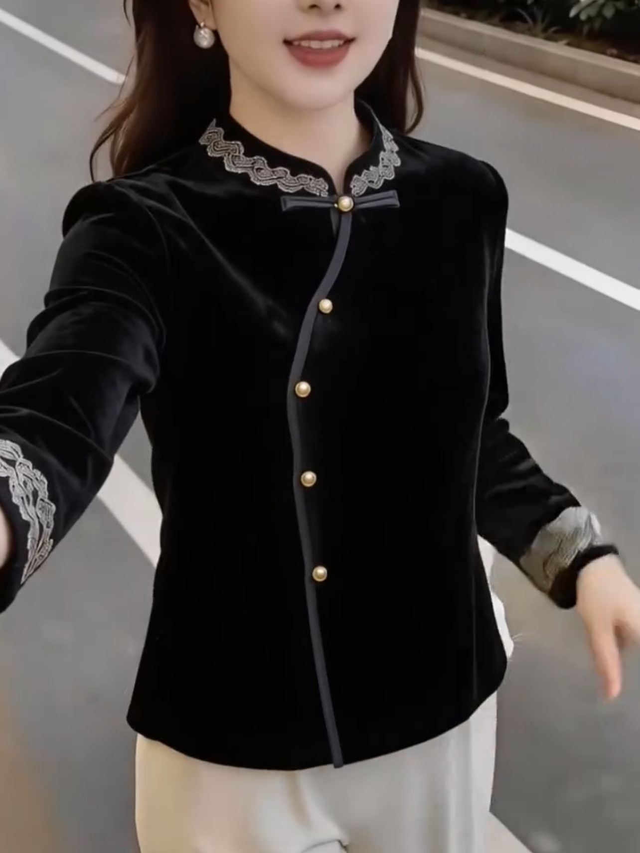 2026新款金丝绒衬衫女秋季新中式收腰显瘦重工钉珠小衫好看的上衣