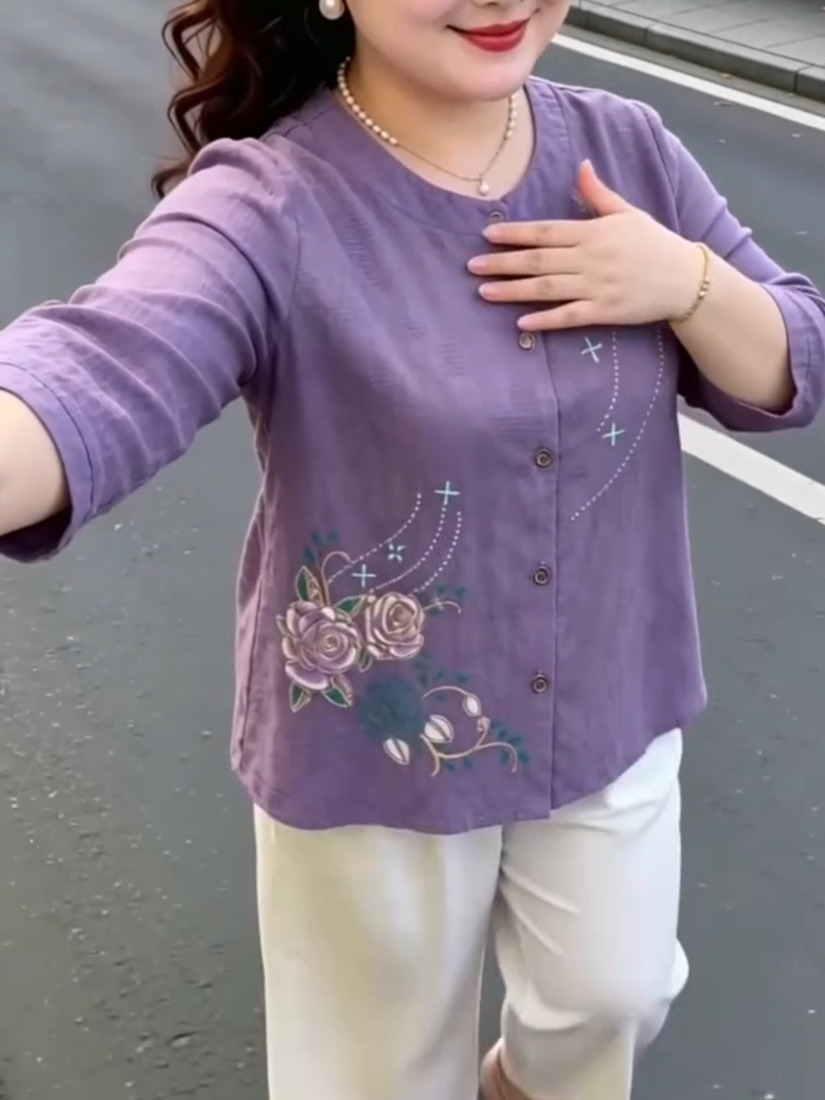 中年妈妈装刺绣棉麻衬衫女春秋长袖宽松大码复古绣花开衫T恤上衣