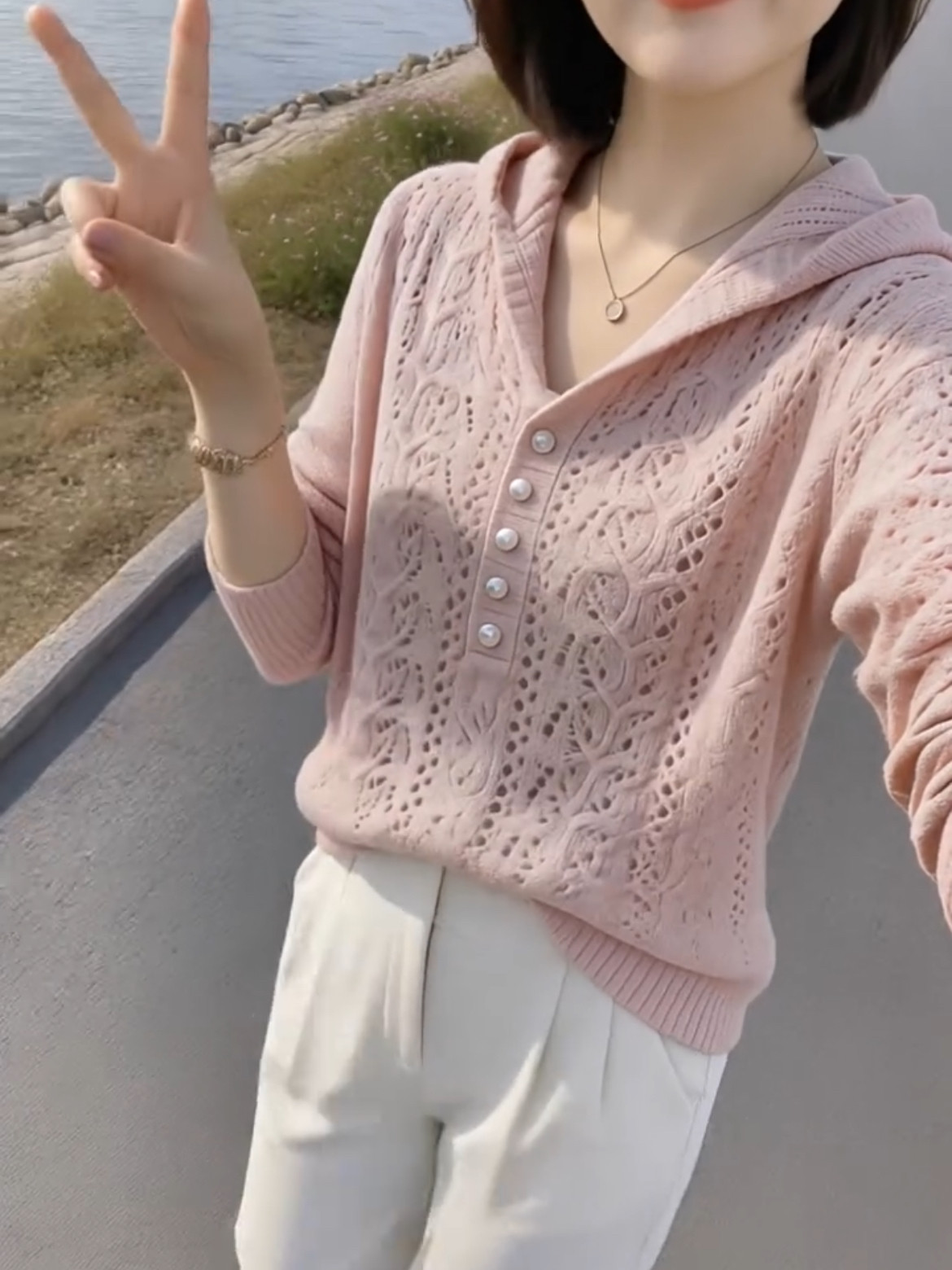 春秋镂空连帽短款上衣女休闲宽松套头毛衣中年女士洋气薄款针织衫