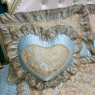 罗曼蒂克蓝色抱枕圆形抱枕靠垫蕾丝刺绣心形抱枕糖果枕