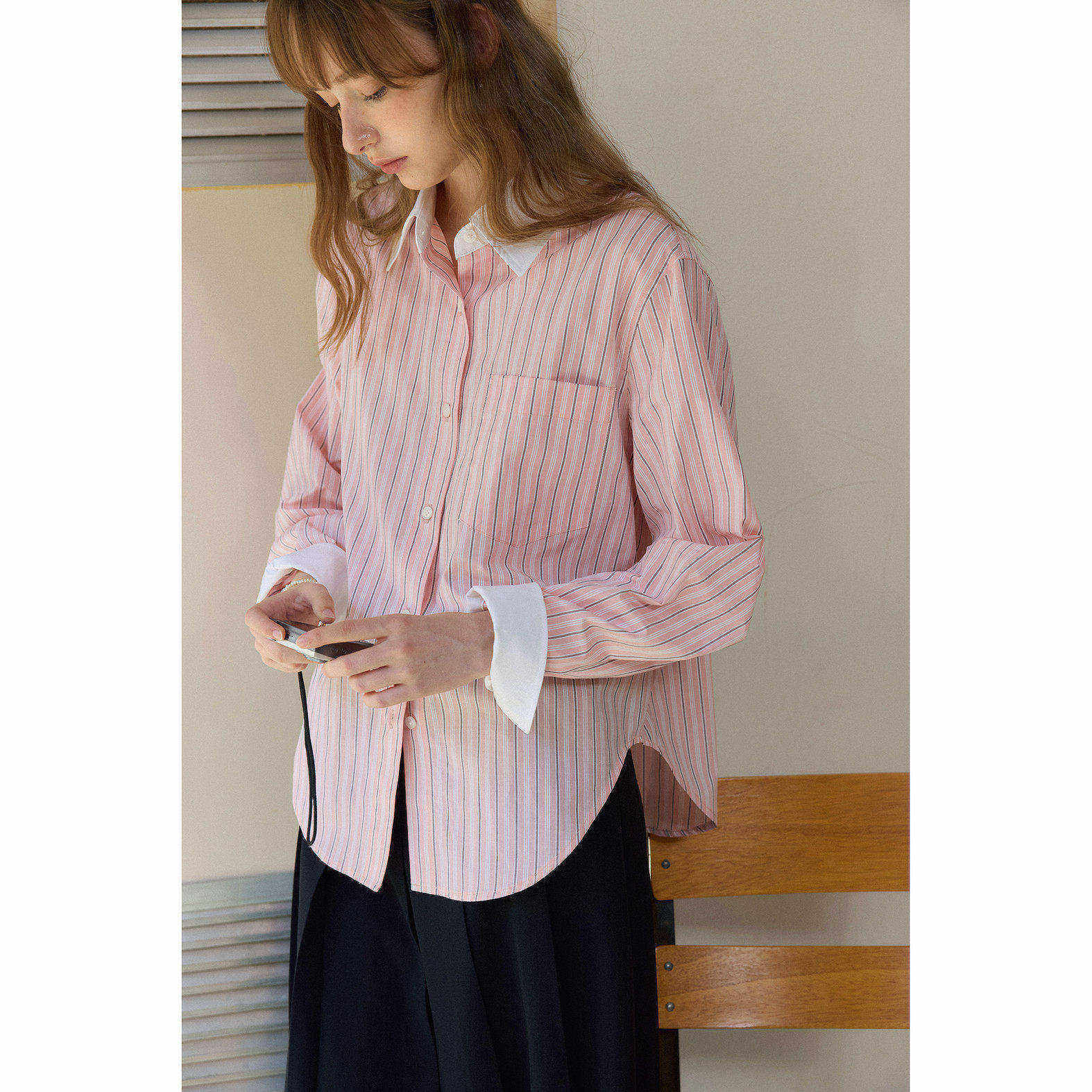 粉色条纹翻领设计感正肩长袖宽松衬衫女秋款通勤百搭衬衣休闲上衣